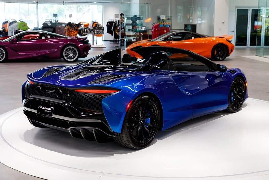 2026 McLaren Artura - Image 14 of 31