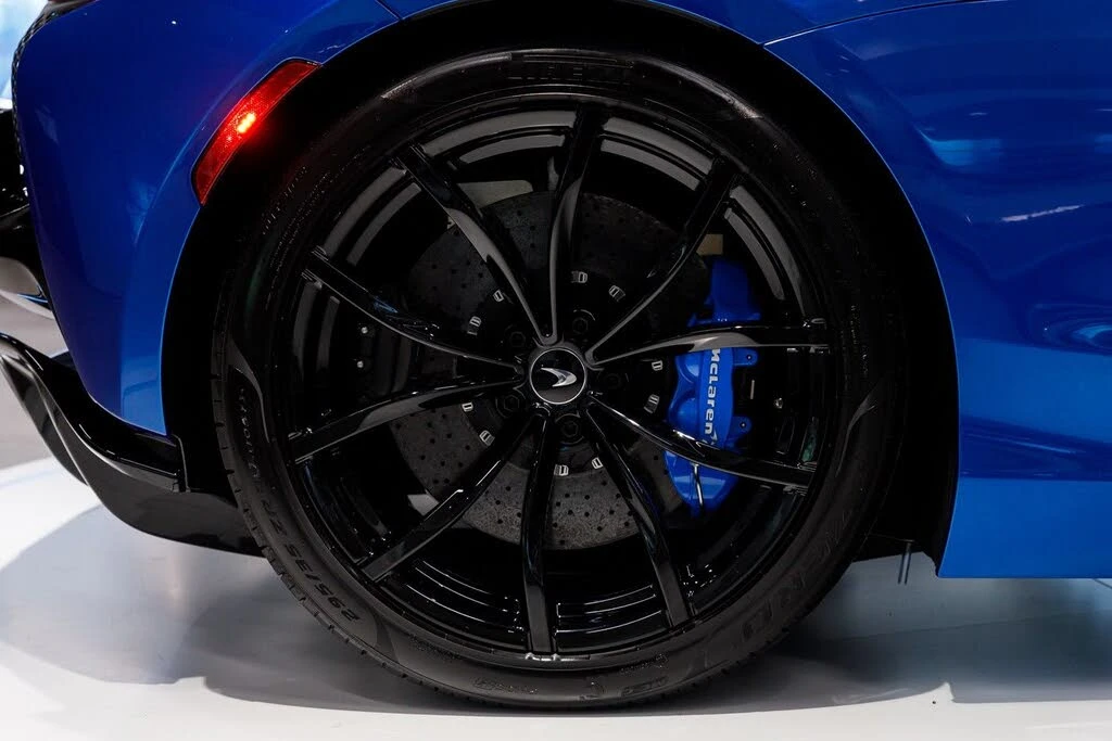 2026 McLaren Artura - Image 19 of 31