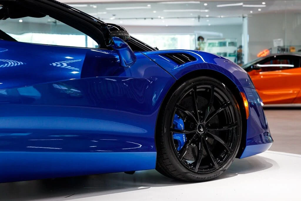 2026 McLaren Artura - Image 20 of 31