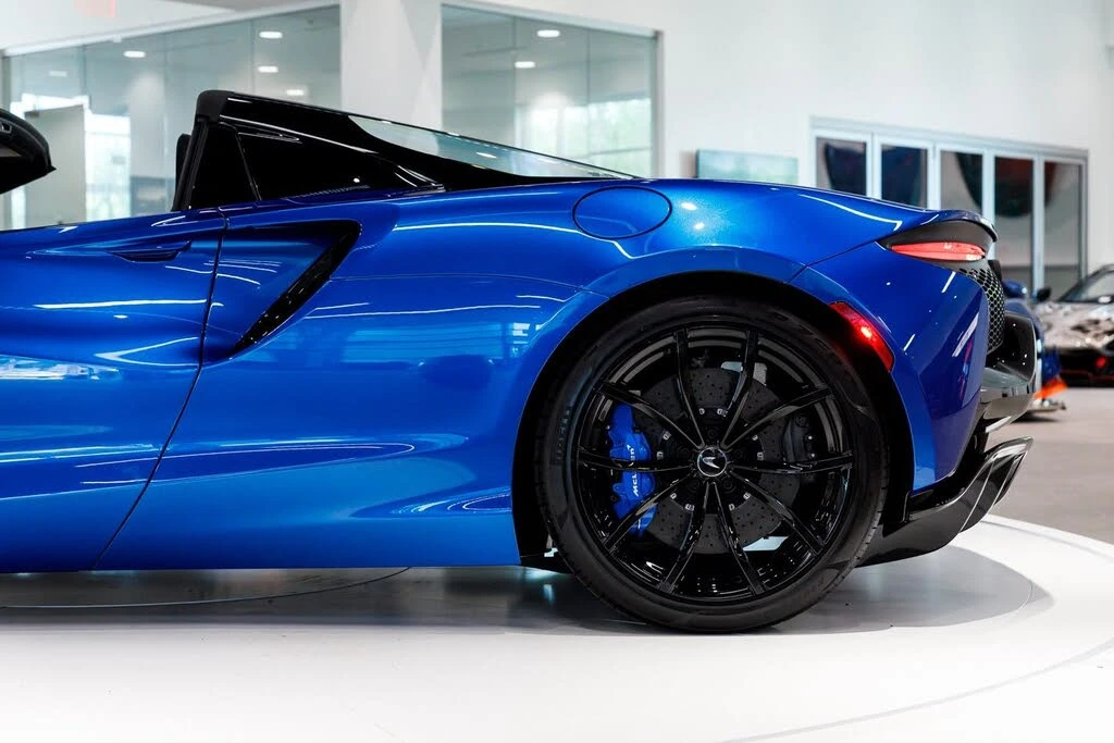 2026 McLaren Artura - Image 24 of 31