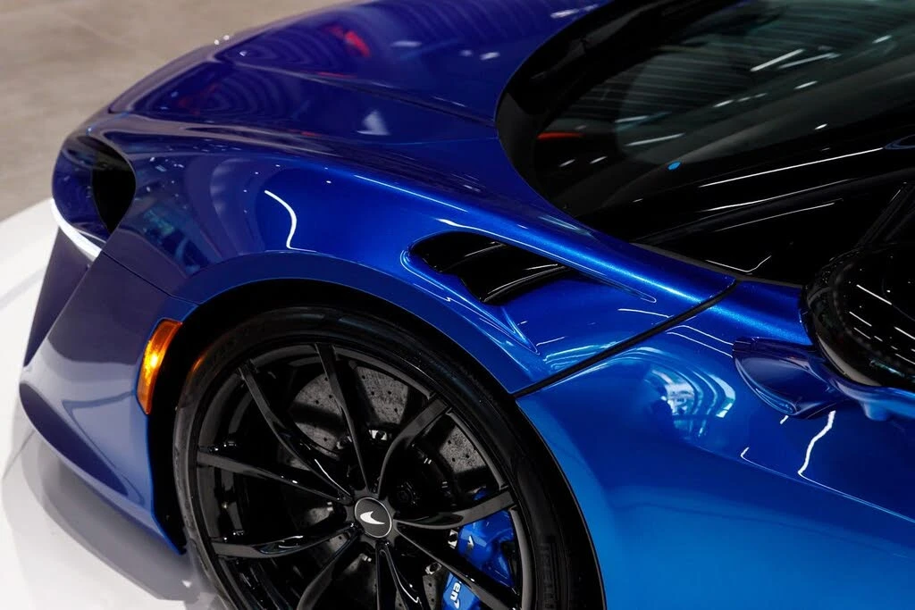 2026 McLaren Artura - Image 27 of 31