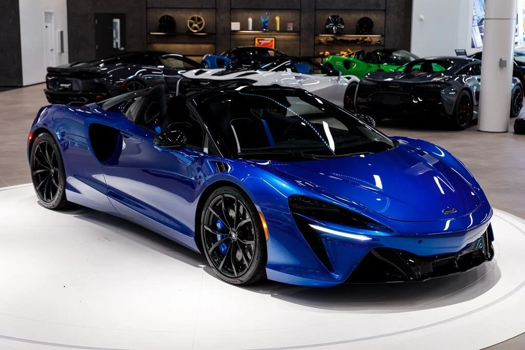 2026 McLaren Artura - Image 21 of 31