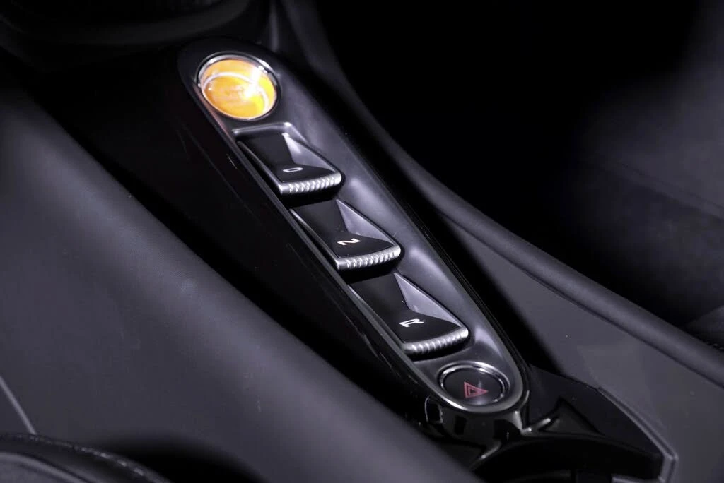 2026 McLaren Artura - Image 22 of 31