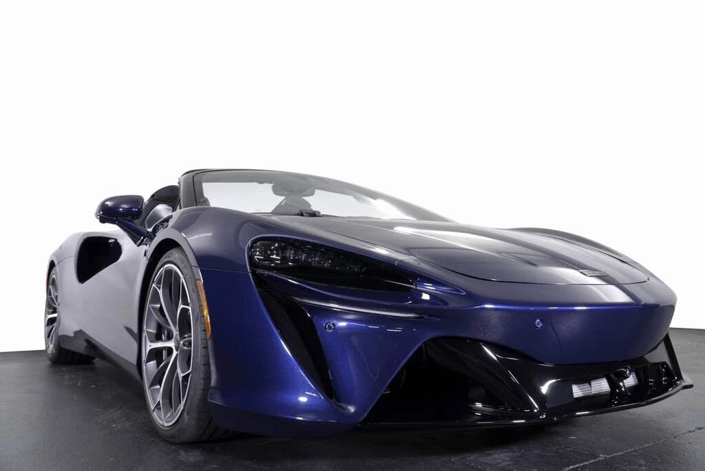 2026 McLaren Artura - Image 13 of 31