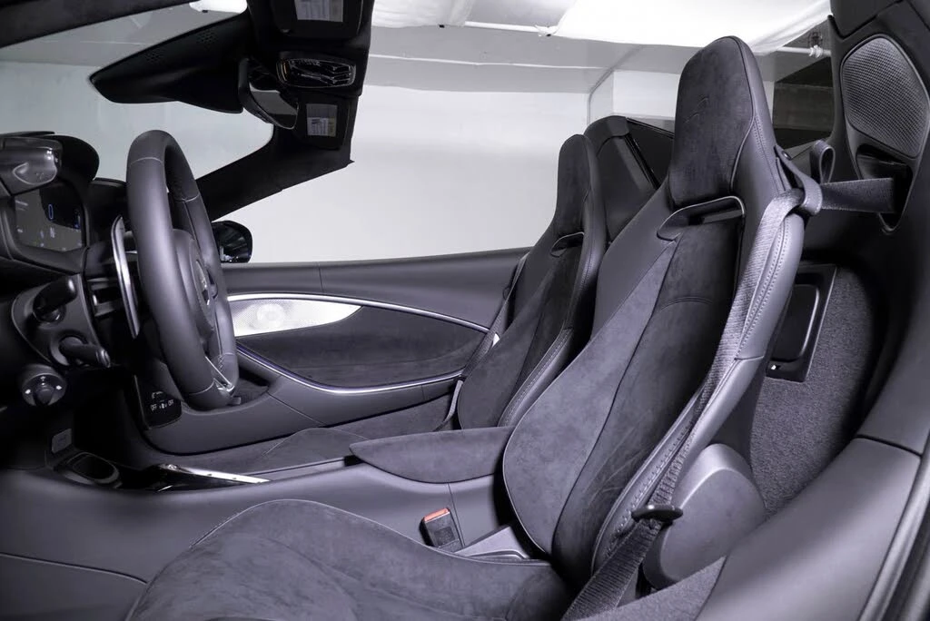 2026 McLaren Artura - Image 20 of 31