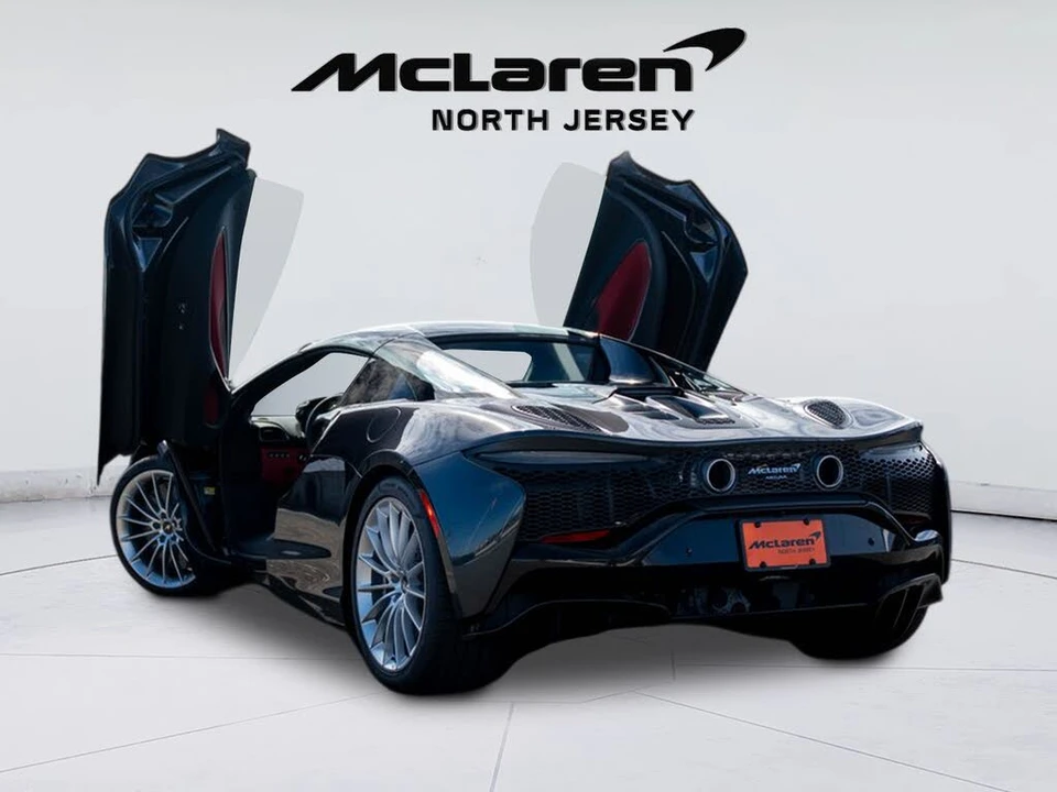 2026 McLaren Artura - Image 16 of 31