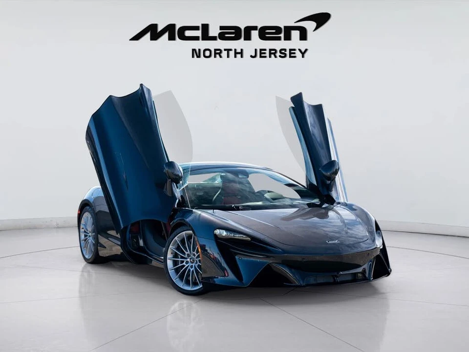 2026 McLaren Artura - Image 7 of 31