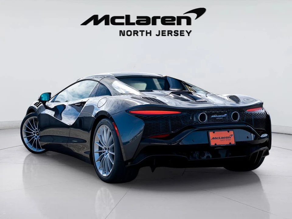 2026 McLaren Artura - Image 15 of 31