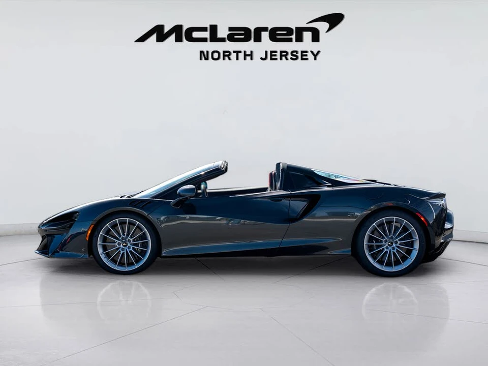 2026 McLaren Artura - Image 17 of 31