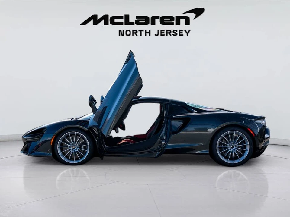 2026 McLaren Artura - Image 19 of 31