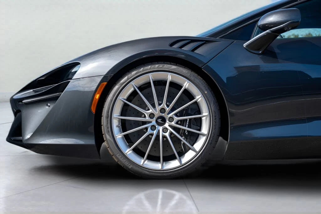 2026 McLaren Artura - Image 20 of 31