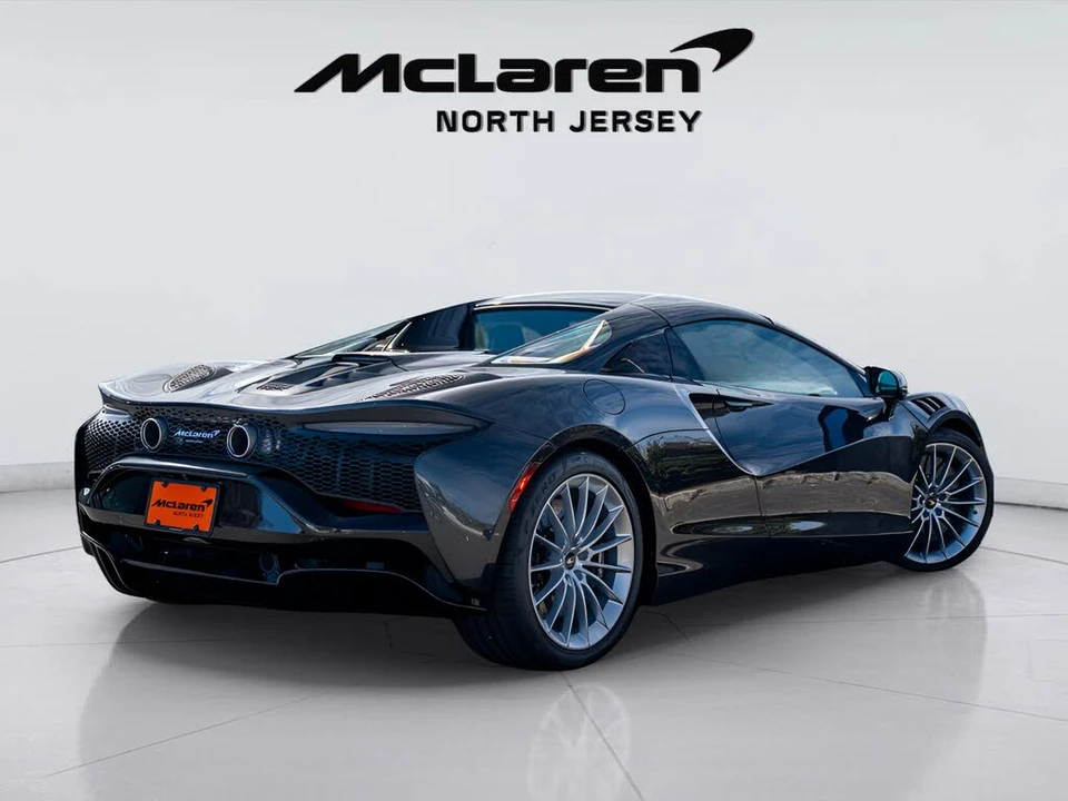 2026 McLaren Artura - Image 10 of 31