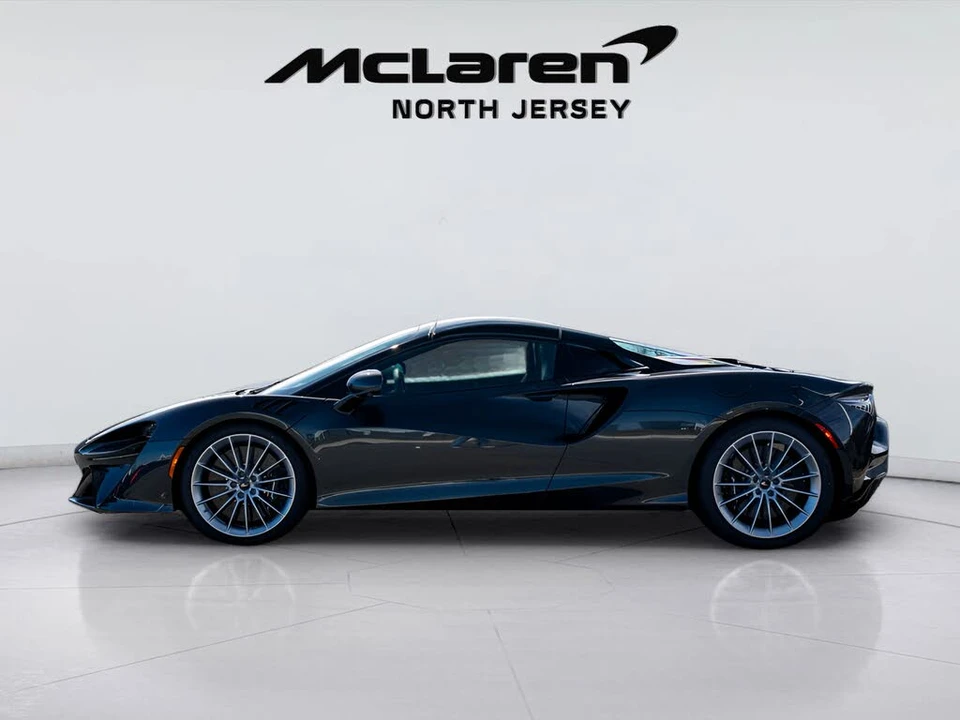 2026 McLaren Artura - Image 18 of 31