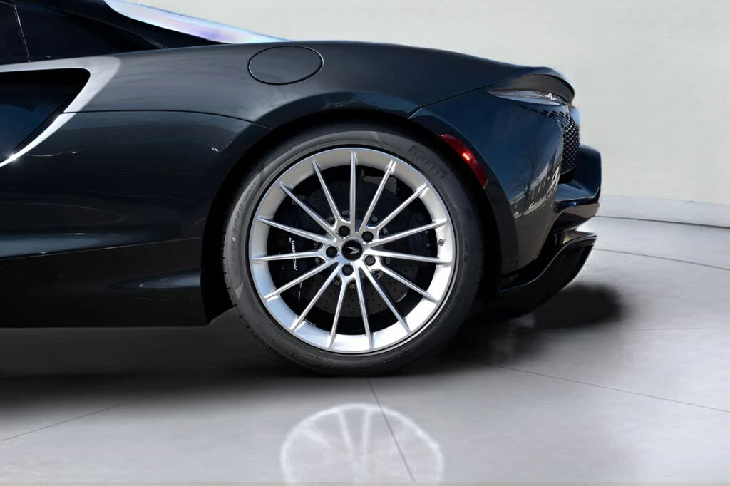 2026 McLaren Artura - Image 21 of 31