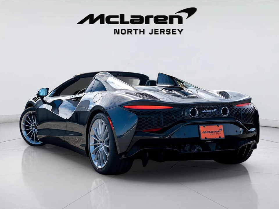 2026 McLaren Artura - Image 14 of 31