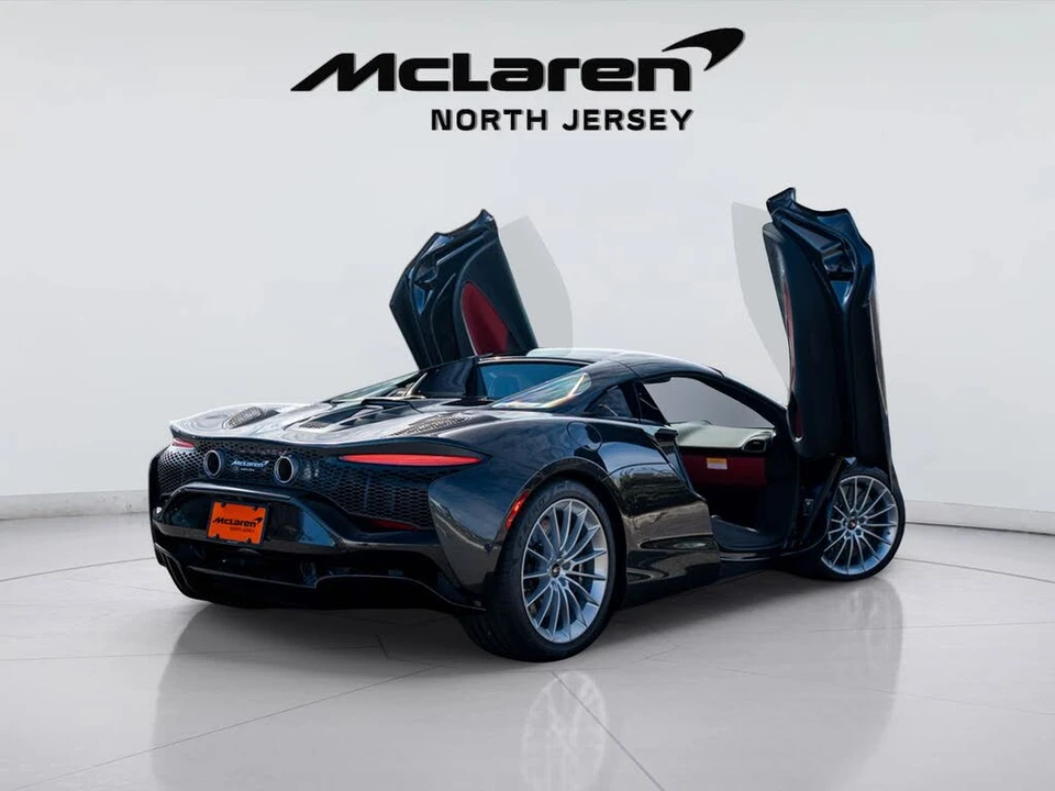 2026 McLaren Artura - Image 11 of 31