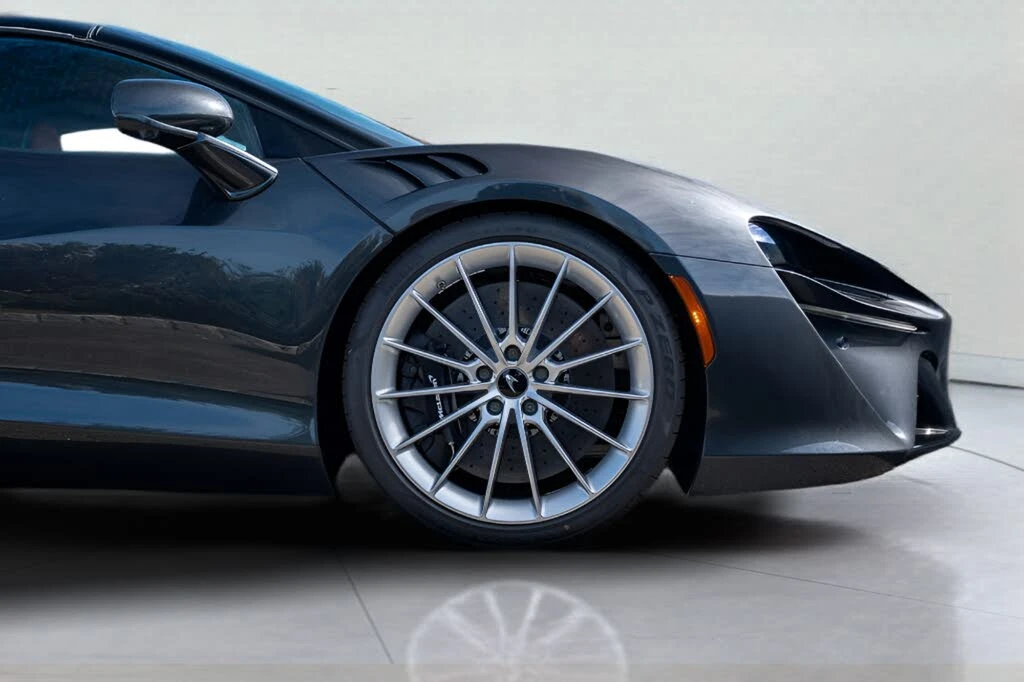 2026 McLaren Artura - Image 22 of 31