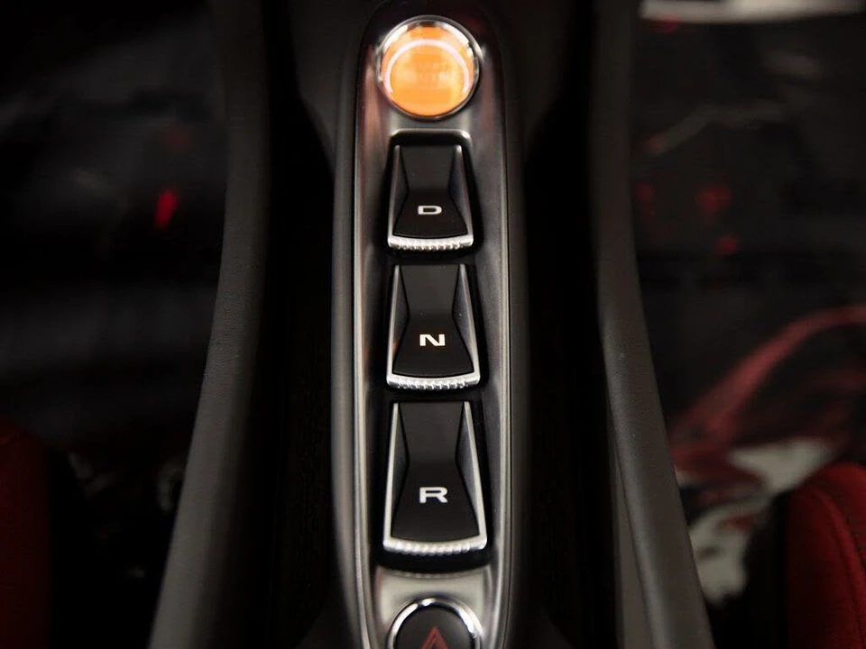 2026 McLaren Artura - Image 22 of 31