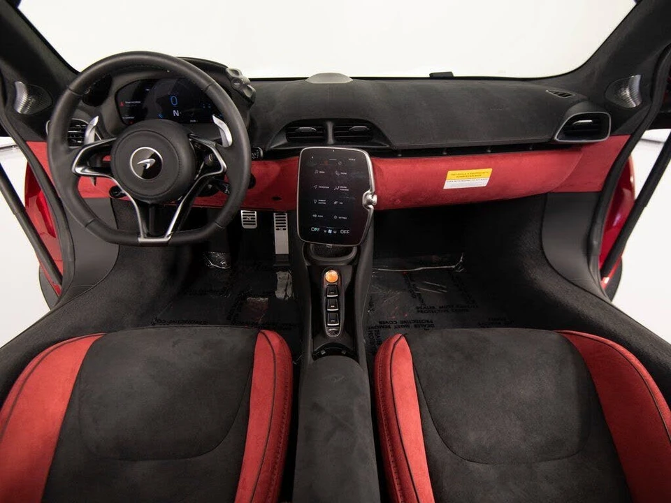 2026 McLaren Artura - Image 27 of 31