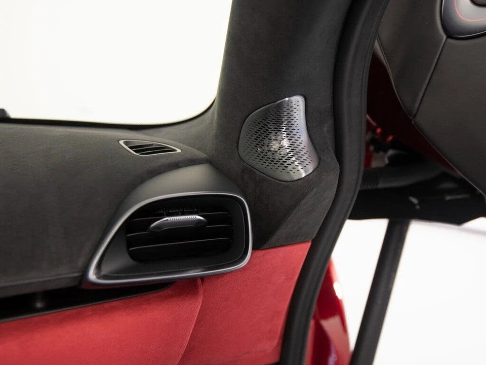 2026 McLaren Artura - Image 26 of 31