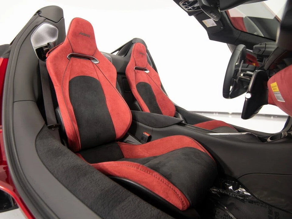 2026 McLaren Artura - Image 29 of 31