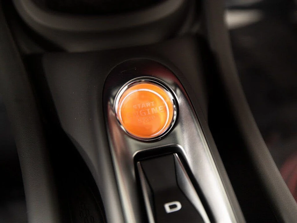 2026 McLaren Artura - Image 21 of 31