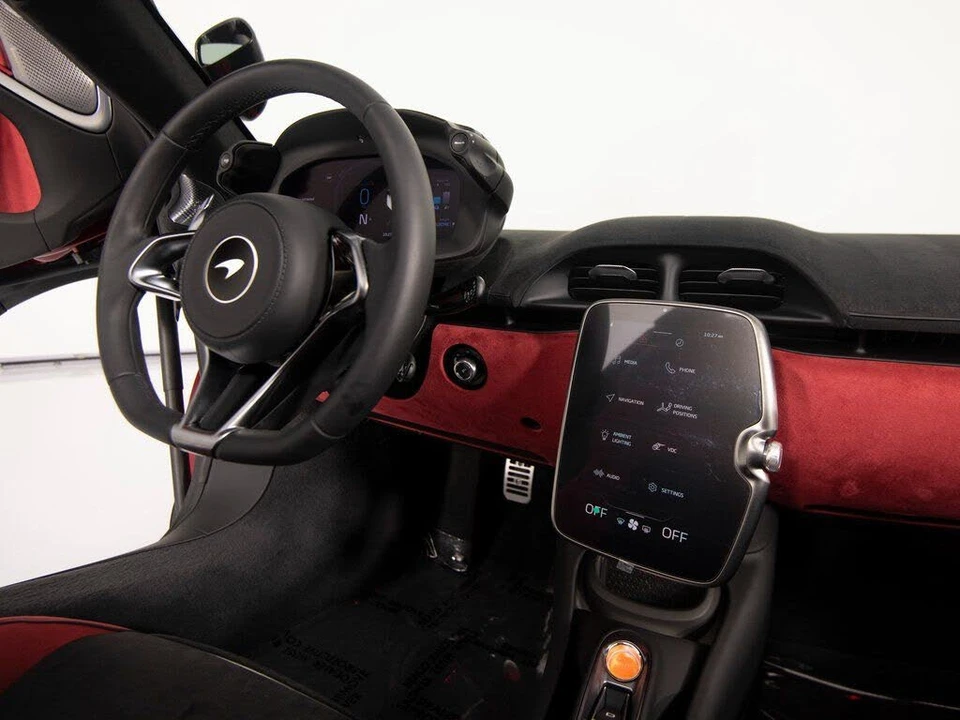 2026 McLaren Artura - Image 24 of 31