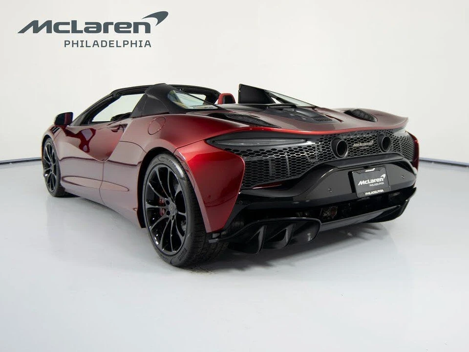 2026 McLaren Artura - Image 8 of 31