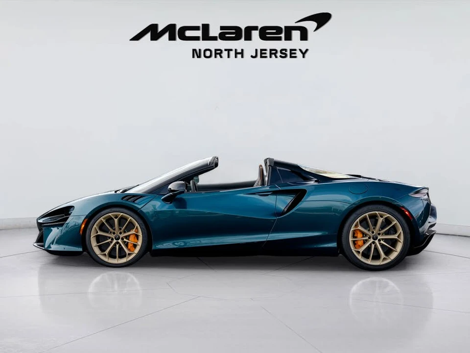 2026 McLaren Artura - Image 20 of 31