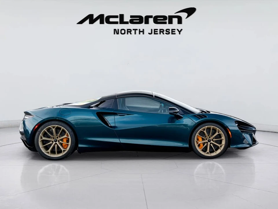 2026 McLaren Artura - Image 10 of 31