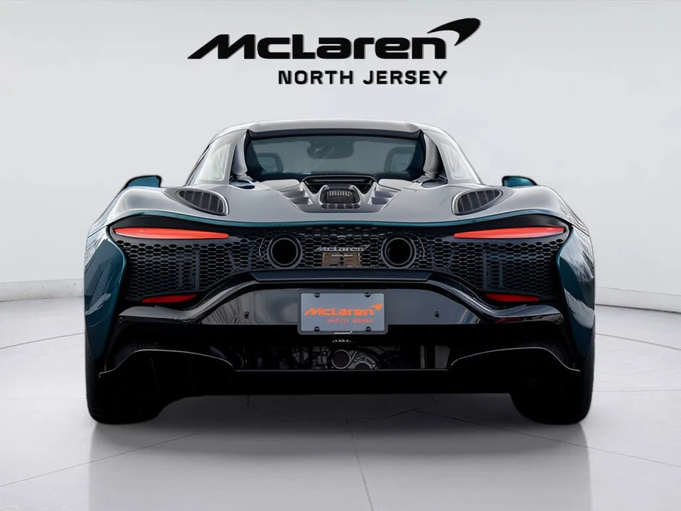 2026 McLaren Artura - Image 14 of 31