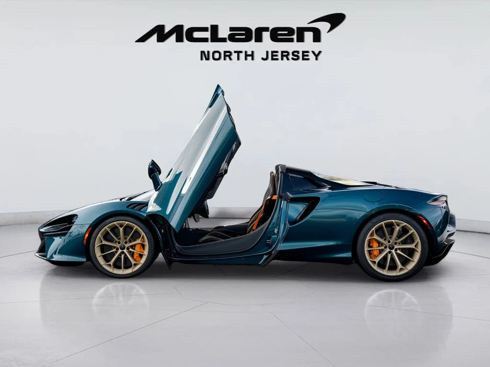 2026 McLaren Artura - Image 21 of 31