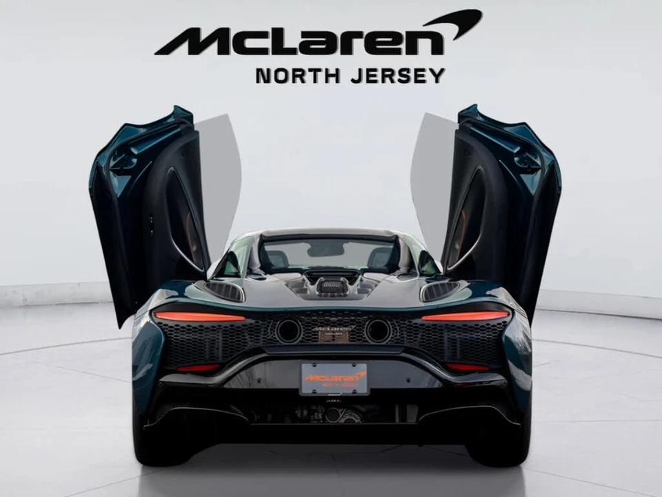 2026 McLaren Artura - Image 15 of 31
