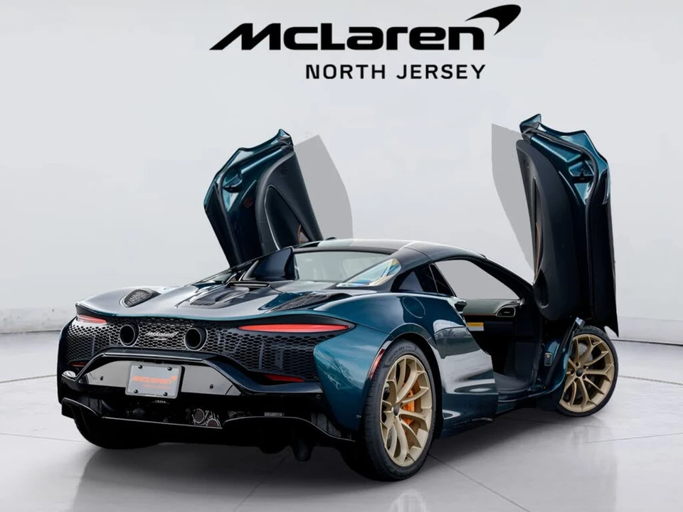 2026 McLaren Artura - Image 13 of 31