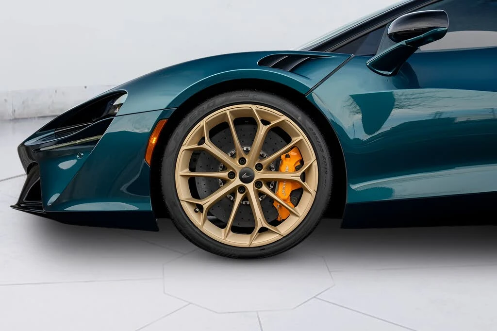 2026 McLaren Artura - Image 24 of 31