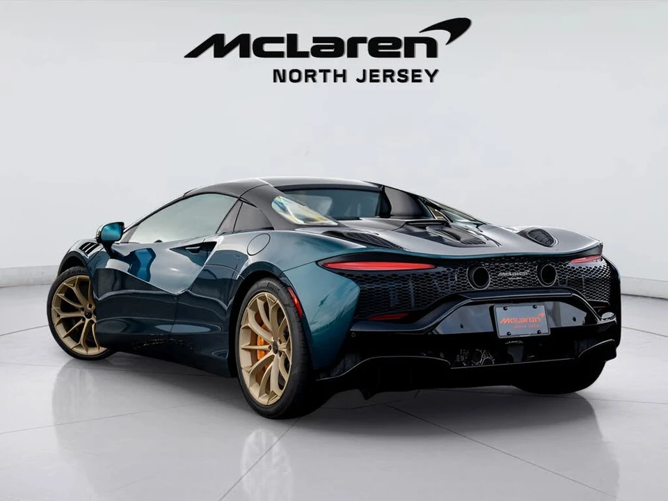 2026 McLaren Artura - Image 18 of 31