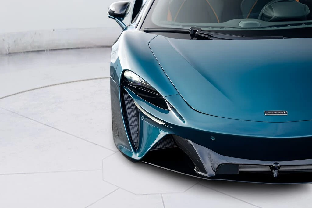 2026 McLaren Artura - Image 29 of 31
