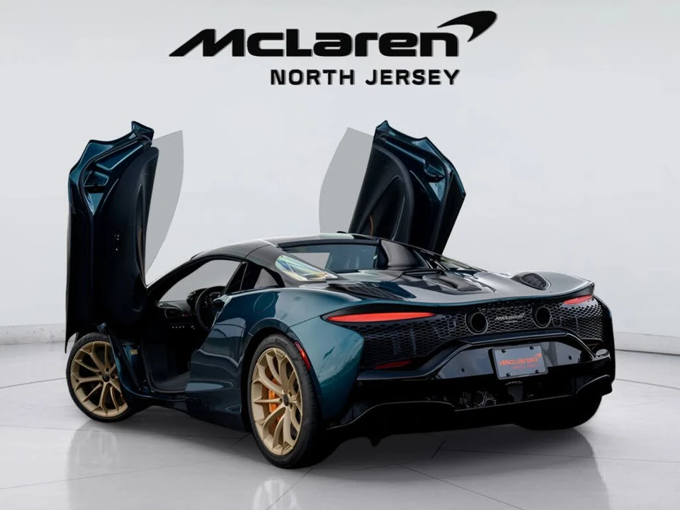 2026 McLaren Artura - Image 19 of 31