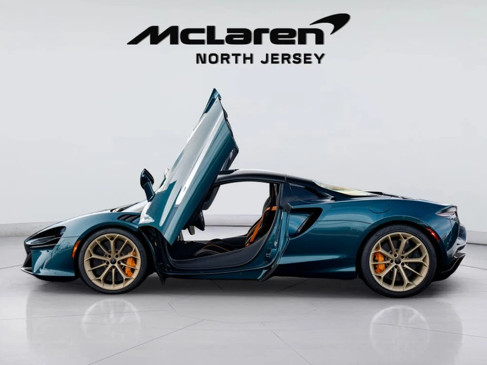 2026 McLaren Artura - Image 23 of 31
