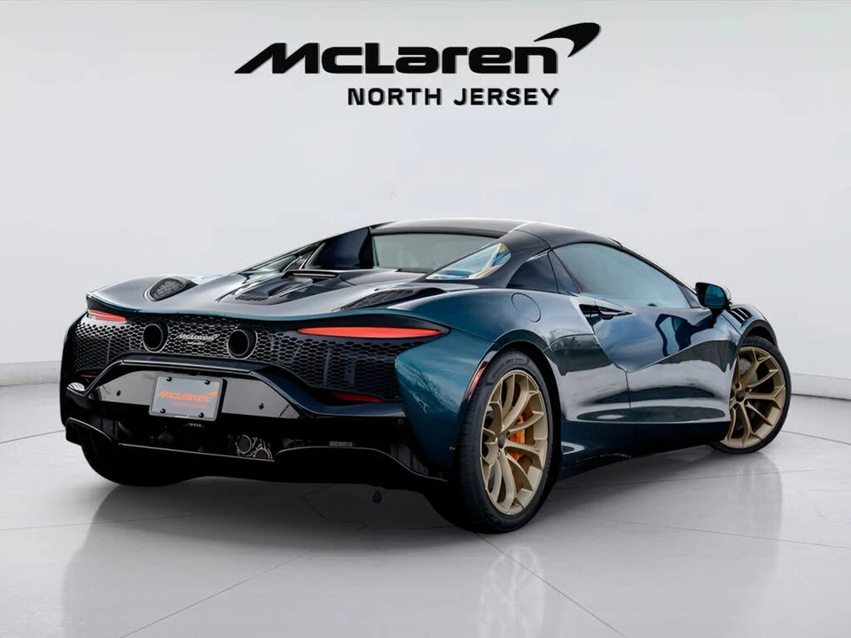 2026 McLaren Artura - Image 12 of 31