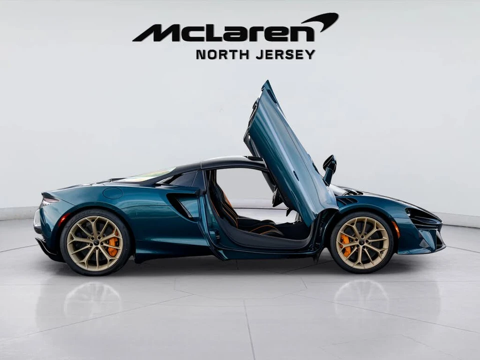 2026 McLaren Artura - Image 11 of 31