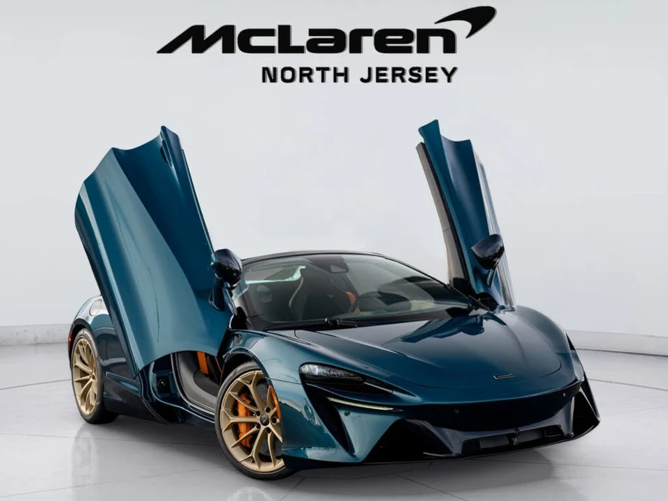2026 McLaren Artura - Image 9 of 31