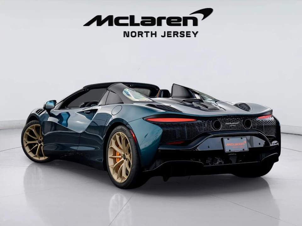 2026 McLaren Artura - Image 16 of 31