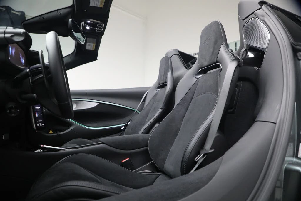 2026 McLaren Artura - Image 29 of 31