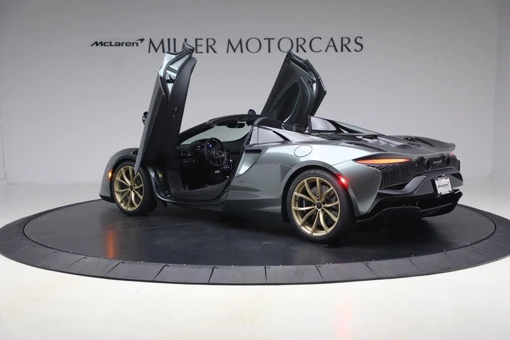 2026 McLaren Artura - Image 15 of 31