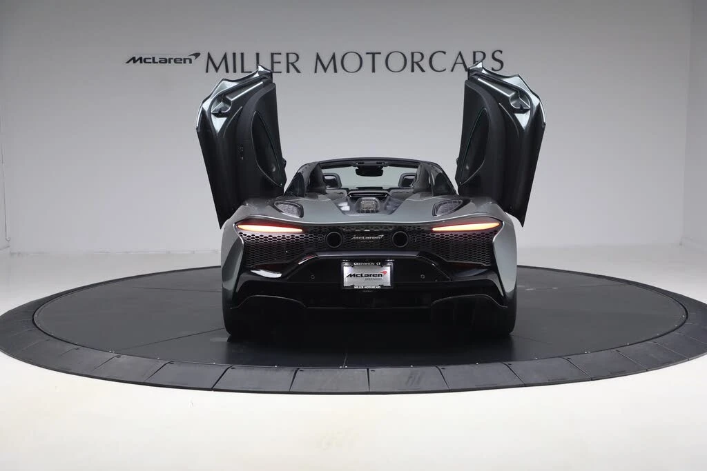 2026 McLaren Artura - Image 16 of 31