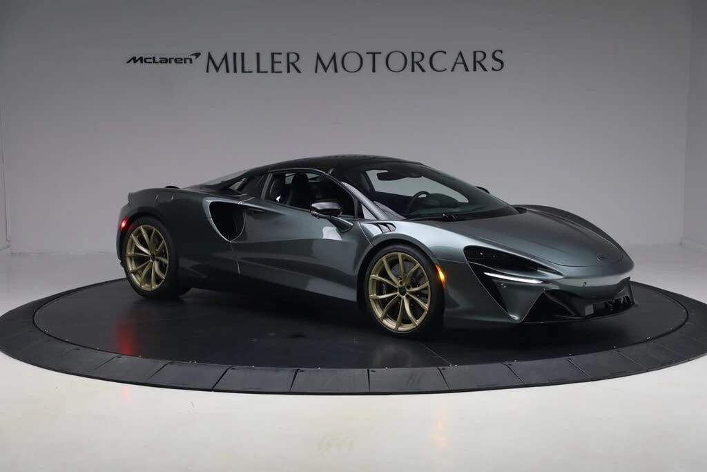 2026 McLaren Artura - Image 28 of 31