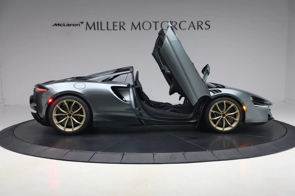 2026 McLaren Artura - Image 18 of 31