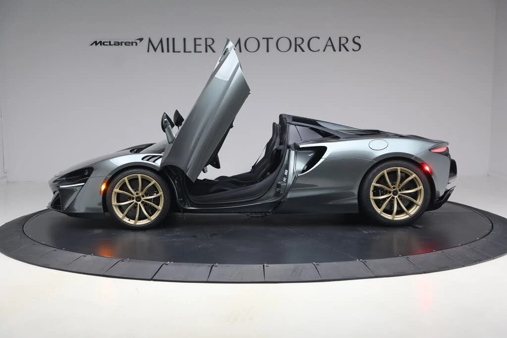 2026 McLaren Artura - Image 14 of 31