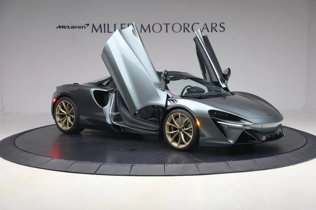 2026 McLaren Artura - Image 19 of 31